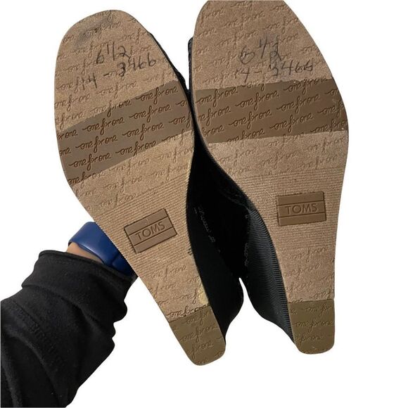 TOMS BLACK SEQUIN WEDGE 3”‎ heel SLIP ON SHOES size women’s 6.5 - Picture 9 of 9